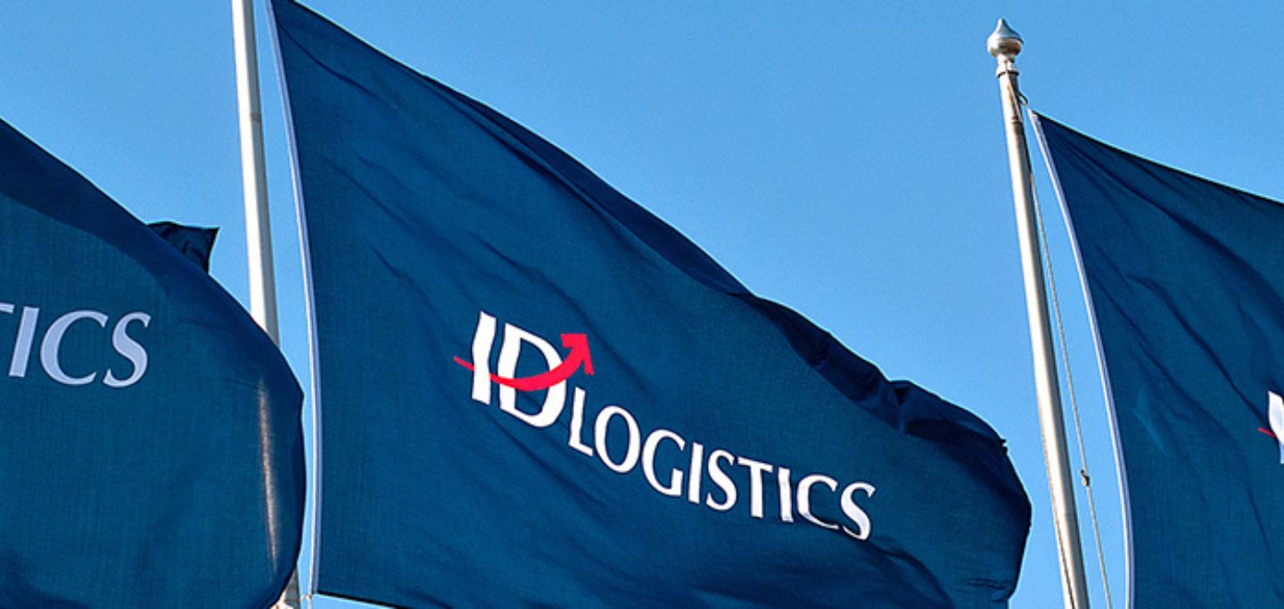 ID Logistics flags.