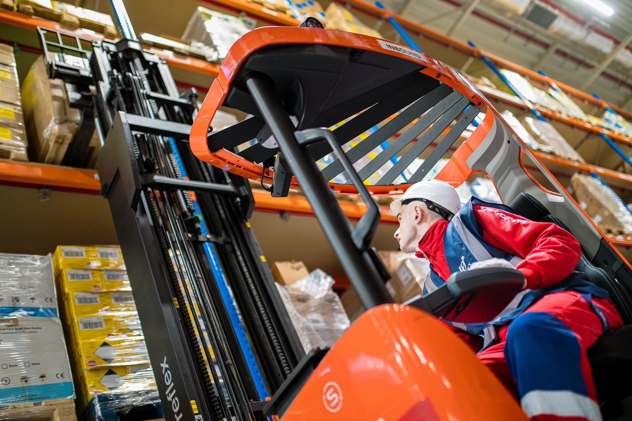 ID Logistics employee working with a forklift truck.