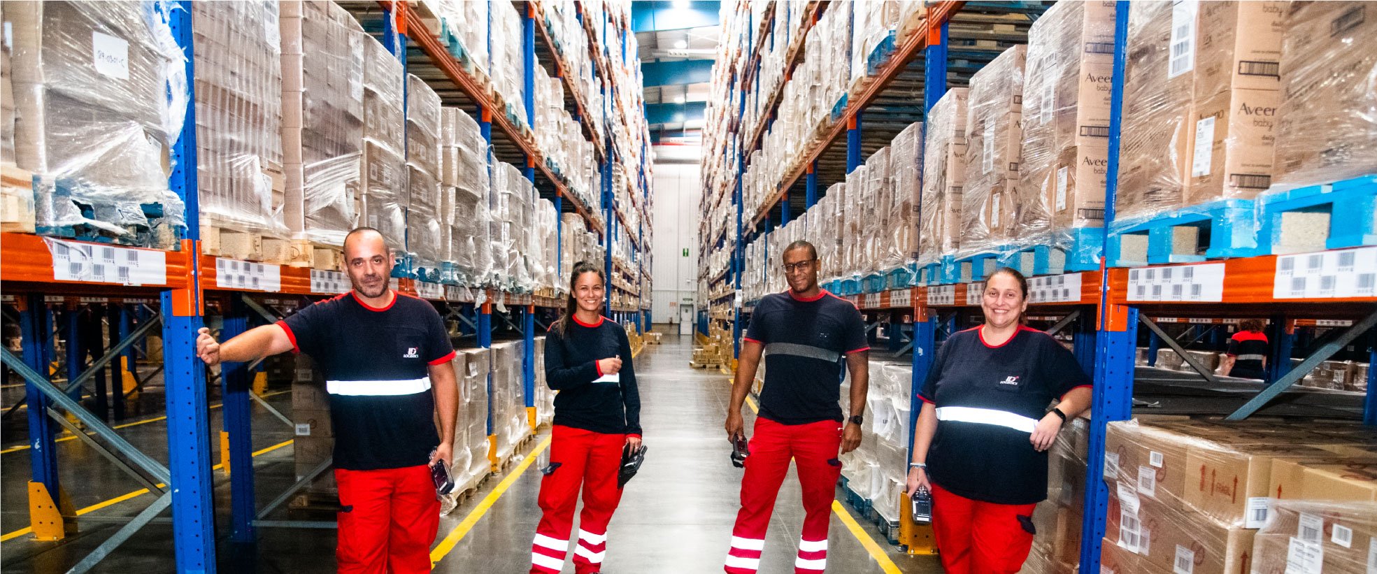 ID Logistics employees in a warehouse.